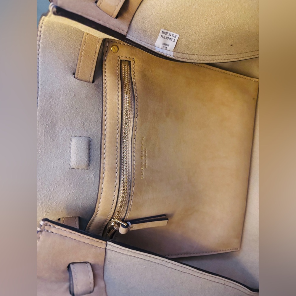Tory Burch Large Suede Romy Bag - Picture 14 of 16